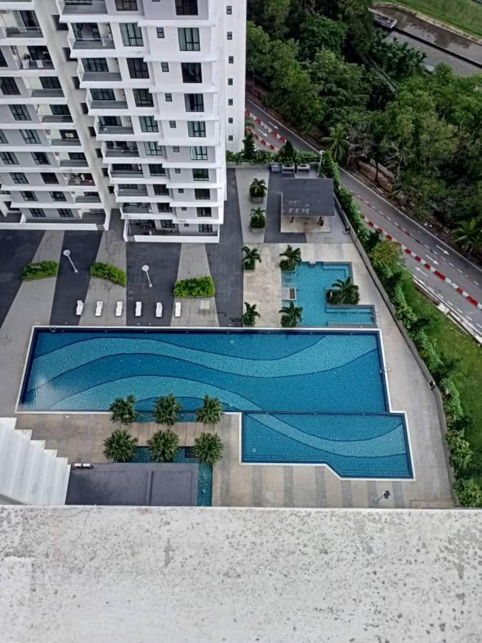 The Platino Paradigm Tv Netflix 3 Queenbeds Apartment Johor Bahru Exterior photo